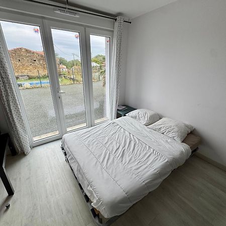Domaine Des 5 Roses - Rose Rouge Apartment La Guierche Ngoại thất bức ảnh