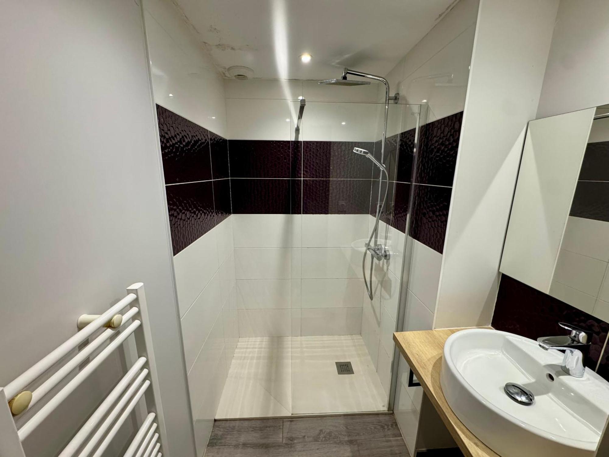 Domaine Des 5 Roses - Rose Rouge Apartment La Guierche Ngoại thất bức ảnh