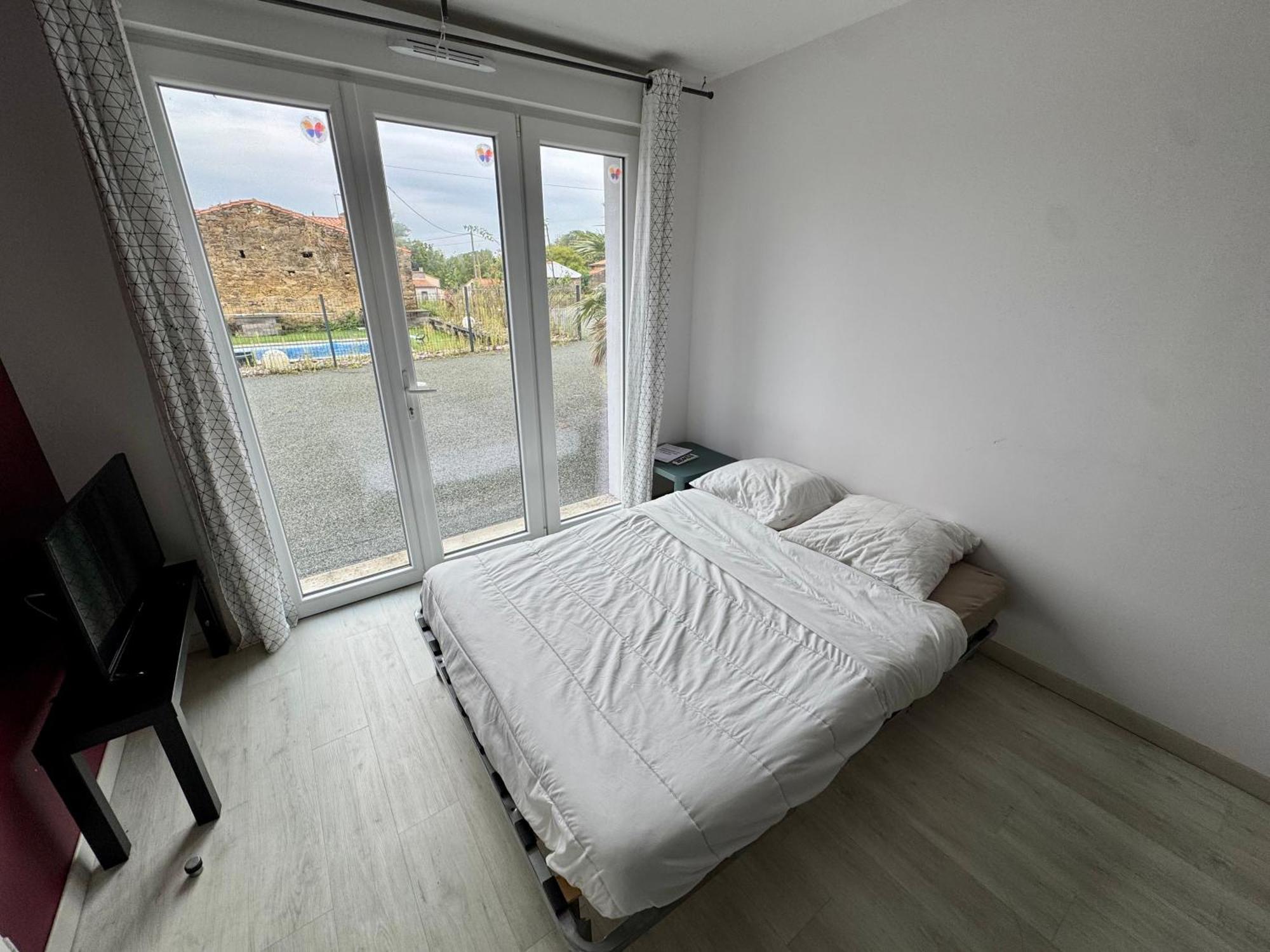 Domaine Des 5 Roses - Rose Rouge Apartment La Guierche Ngoại thất bức ảnh