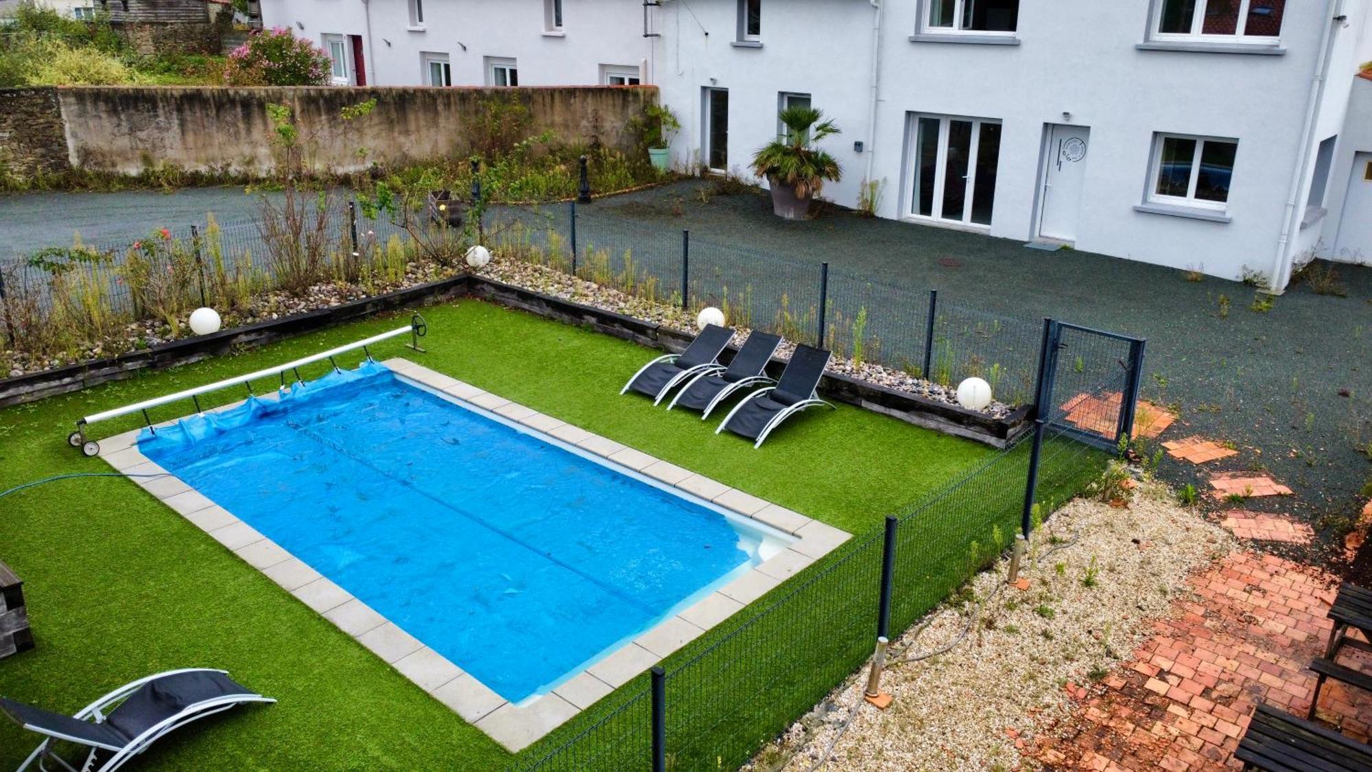 Domaine Des 5 Roses - Rose Rouge Apartment La Guierche Ngoại thất bức ảnh